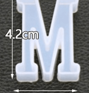 Letra M.  Molde de silicón para resina 440