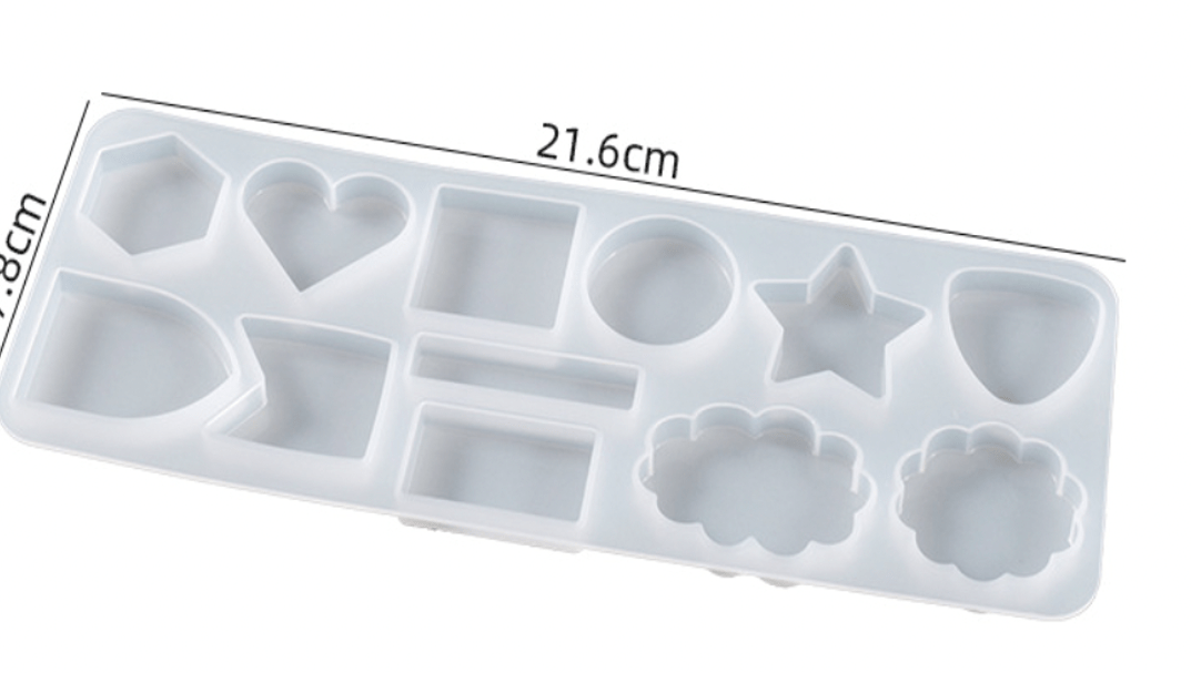 Molde rectangular con varias figuras pequeñas 21.6cm x7.8cm x 0.8cm  757